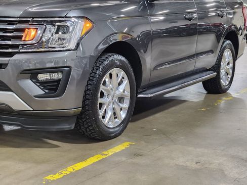 Used 2021 Ford Expedition XLT image 17