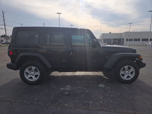 Used 2022 Jeep Wrangler Unlimited Sport w/ Sun And Sound Package AWD/4WD image 9