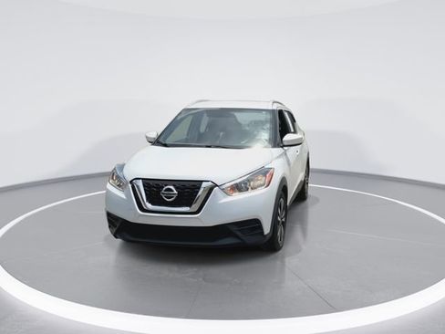 Used 2018 Nissan Kicks SV FWD image 4