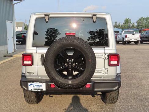 Used 2023 Jeep Wrangler Unlimited Sahara AWD/4WD image 10