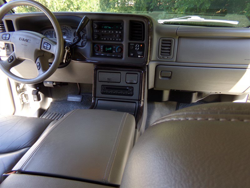 Used 2004 GMC Sierra 1500 Denali AWD/4WD image 22