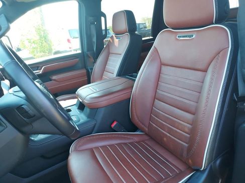 Used 2024 GMC Sierra 3500 Denali Ultimate AWD/4WD image 17