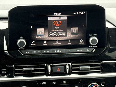 Used 2025 Nissan Pathfinder SV AWD/4WD image 23