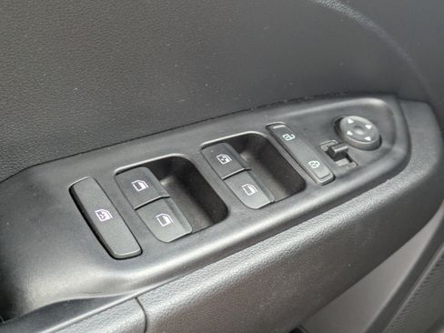 Used 2024 Hyundai Venue SEL FWD image 23