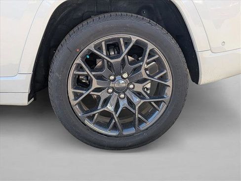 New 2026 Jeep Grand Cherokee Limited image 10