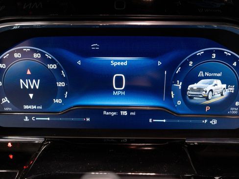 Used 2024 Chevrolet Silverado 1500 High Country w/ High Country Premium Package image 30