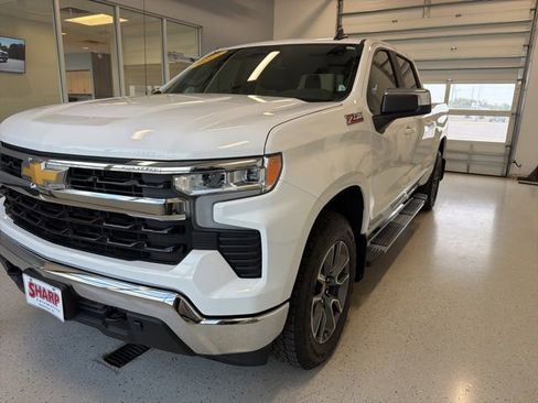 Used 2025 Chevrolet Silverado 1500 LT w/ Z71 Off-Road Package AWD/4WD image 3