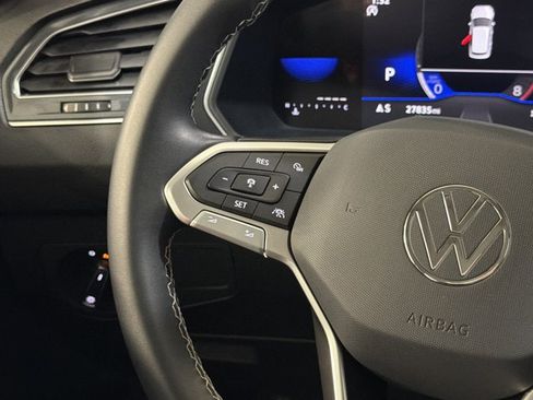 Certified 2023 Volkswagen Tiguan SE w/ Panoramic Sunroof Package FWD image 29