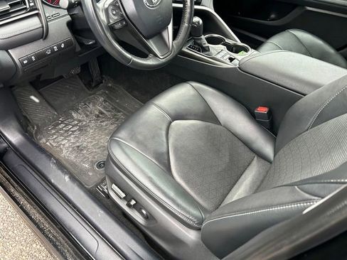 Used 2022 Toyota Camry XSE image 11