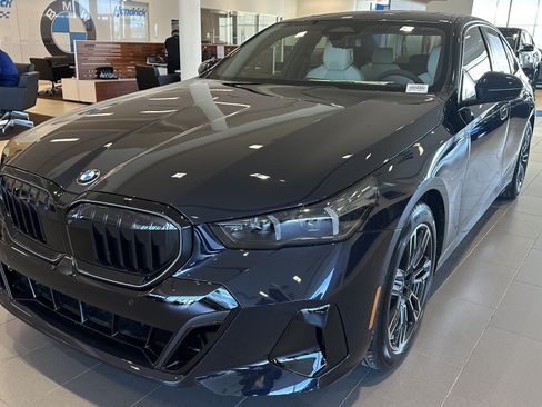 New 2026 BMW 530i xDrive w/ M Sport Package AWD/4WD image 5