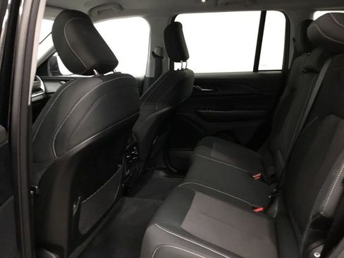 Used 2023 Jeep Grand Cherokee Laredo w/ Luxury Tech Group I AWD/4WD image 11