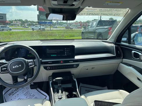Used 2025 Kia Sorento EX w/ Panoramic Sunroof Package FWD image 15