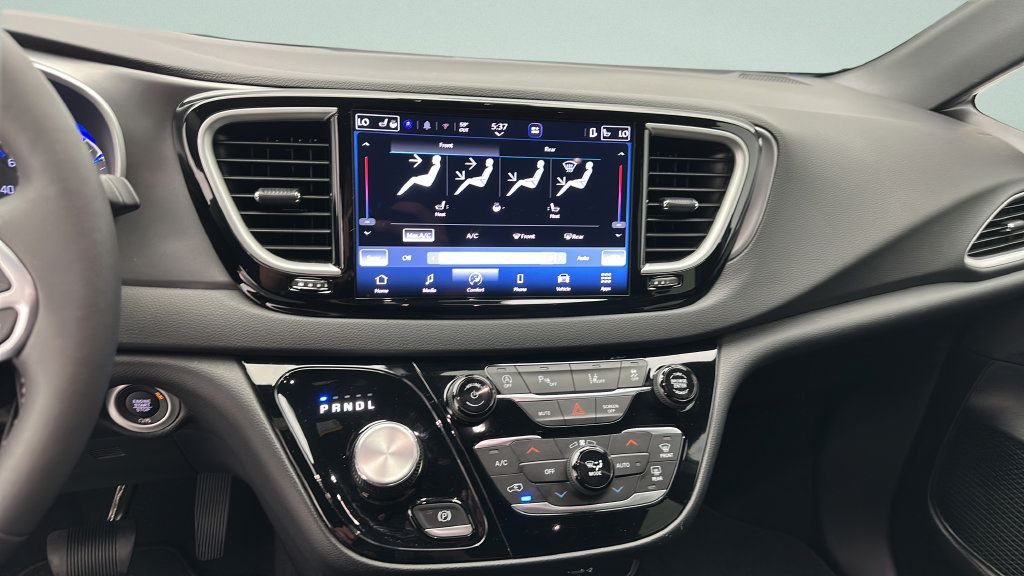 Used 2026 Chrysler Pacifica Select FWD image 17