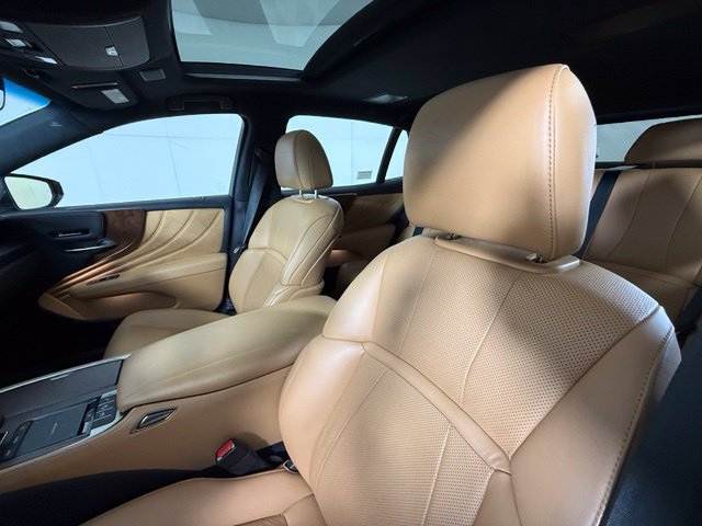 Used 2021 Lexus LS 500 RWD image 4