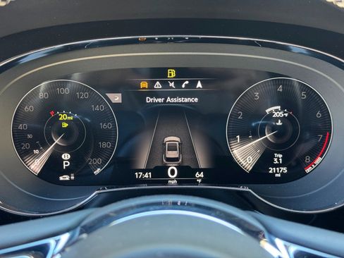 Used 2022 Bentley Bentayga AWD/4WD image 20