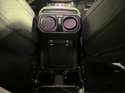 Used 2018 Jeep Wrangler Unlimited Sport S AWD/4WD image 11