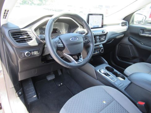 Used 2022 Ford Escape SE w/ Convenience Package FWD image 17