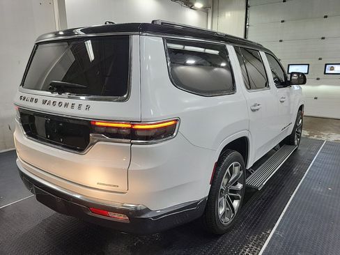Used 2022 Jeep Grand Wagoneer Series III image 3
