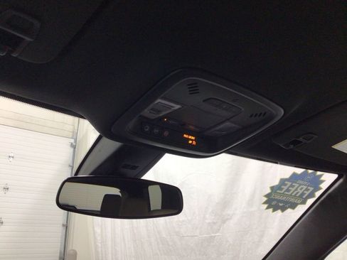 Used 2023 Chevrolet Traverse LT image 10