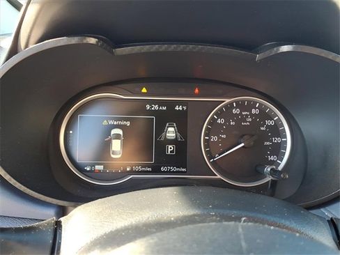 Used 2023 Nissan Versa SV image 8