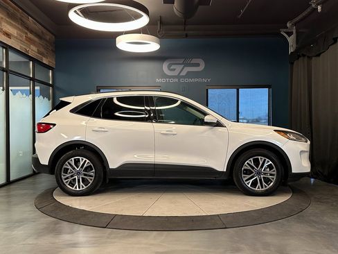 Used 2021 Ford Escape SEL w/ Technology Package image 2