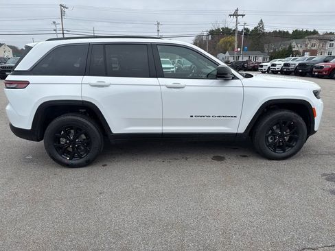 New 2026 Jeep Grand Cherokee Altitude AWD/4WD image 6