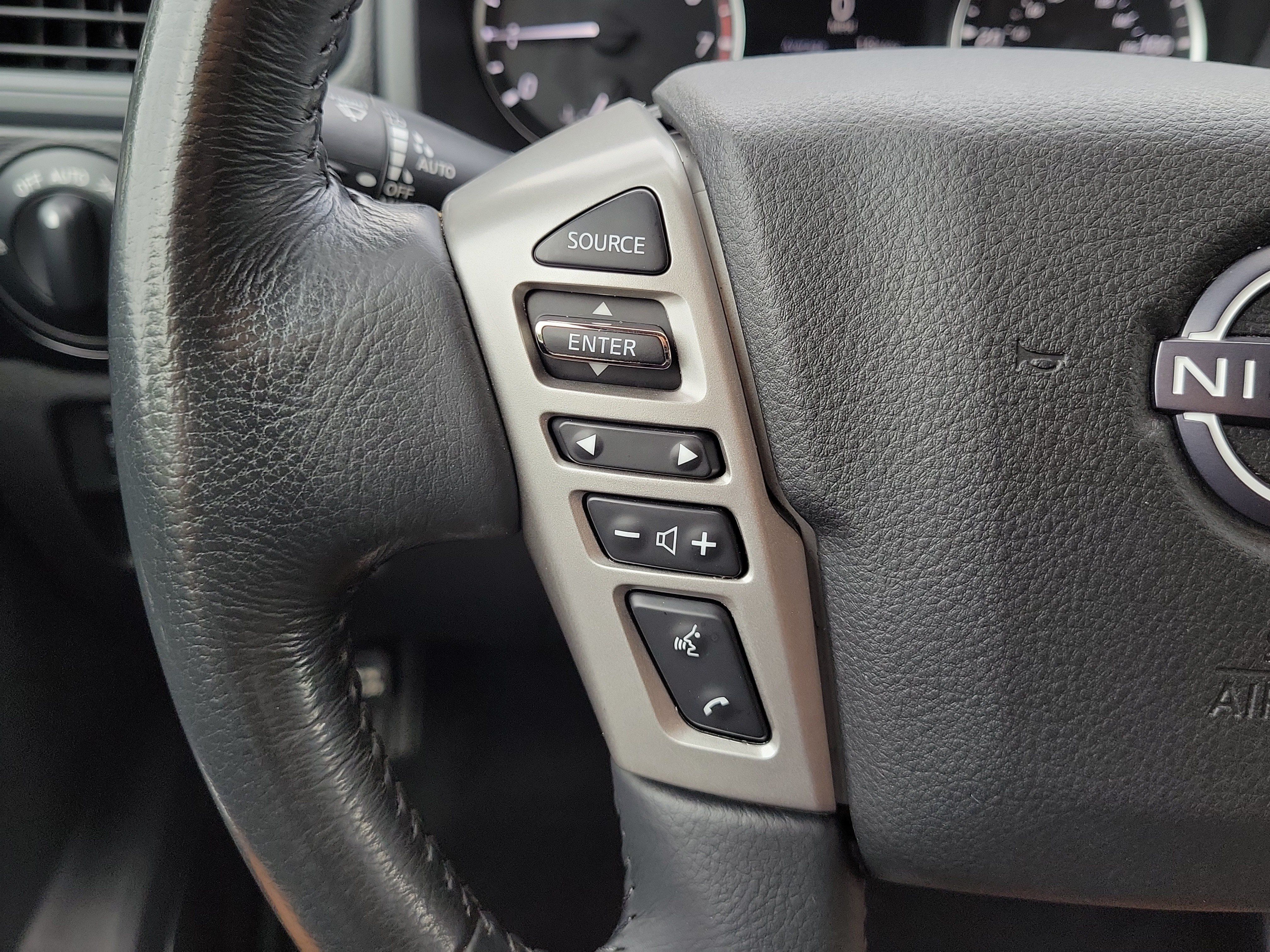 Used 2023 Nissan Titan SV w/ SV Convenience Package RWD image 24