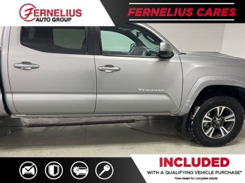 Used 2017 Toyota Tacoma TRD Sport image 11