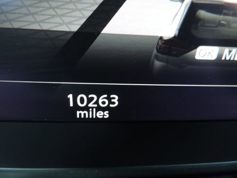 Used 2025 Nissan Rogue SL AWD/4WD image 28