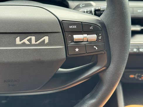 Used 2025 Kia K4 FWD image 20
