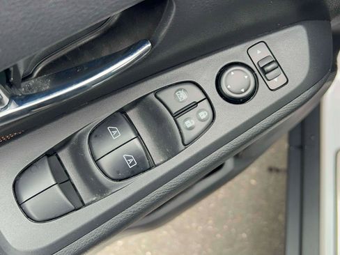 Used 2023 Nissan Kicks SR w/ Exterior Package FWD image 21