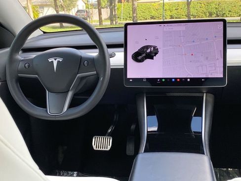 Used 2021 Tesla Model Y Long Range image 23