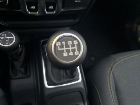 Used 2025 Jeep Wrangler Sport image 28