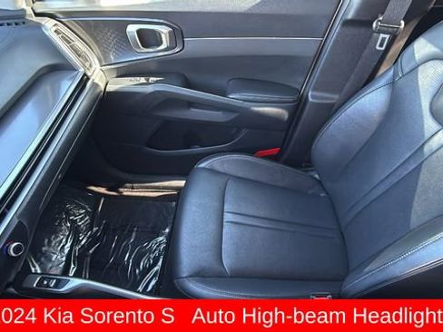 Used 2024 Kia Sorento S image 12