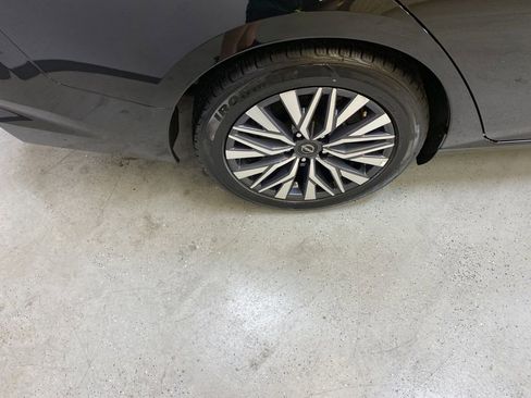 Used 2025 Nissan Altima 2.5 SV FWD image 13