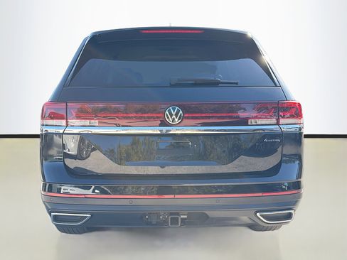 Used 2024 Volkswagen Atlas SE image 4