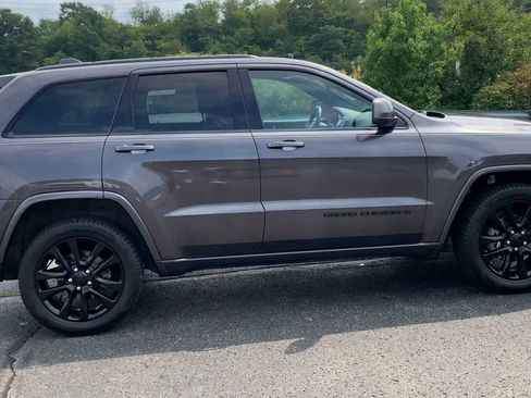 Used 2019 Jeep Grand Cherokee Altitude AWD/4WD image 9