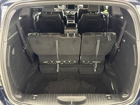 Used 2025 Chrysler Pacifica Select image 20