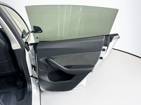Used 2023 Tesla Model Y AWD image 29