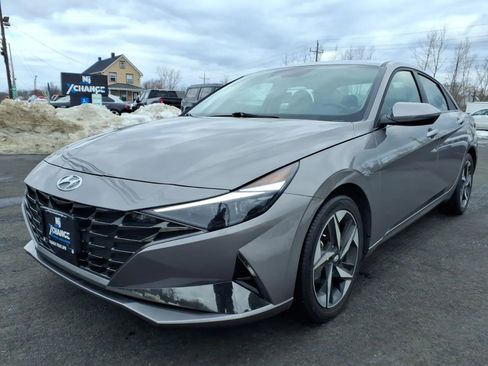 Used 2023 Hyundai Elantra Limited image 7