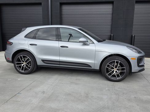 Used 2025 Porsche Macan image 7