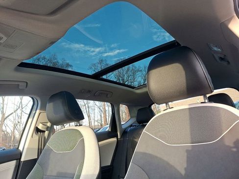 New 2026 Volkswagen Taos SE AWD/4WD image 9