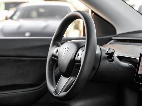 Used 2021 Tesla Model Y 2WD image 11