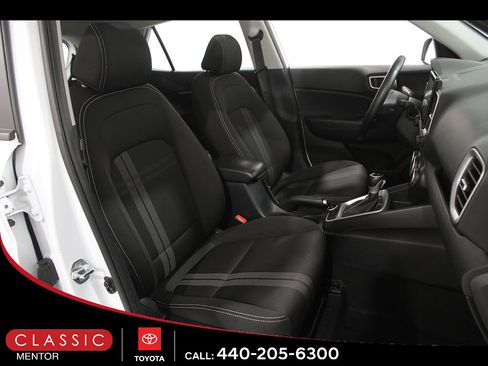 Used 2024 Hyundai Venue SEL FWD image 16