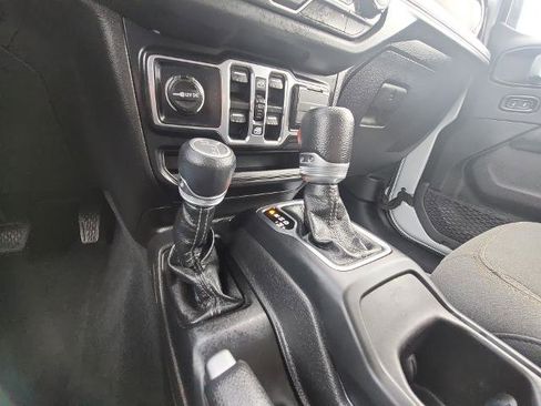 Used 2024 Jeep Wrangler Unlimited Sahara image 15