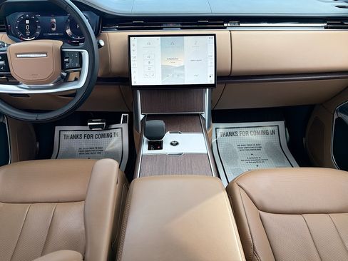 Used 2024 Land Rover Range Rover Long Wheelbase SE image 18