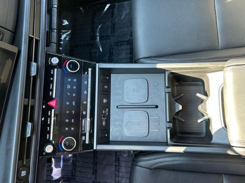 Used 2025 Hyundai Santa Fe Calligraphy AWD/4WD image 19