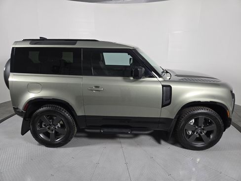 New 2025 Land Rover Defender 90 X-Dynamic SE image 17