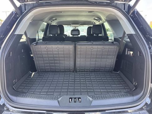 Used 2022 Ford Explorer XLT w/ Equipment Group 202A AWD/4WD image 9