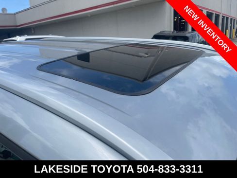 Used 2023 Toyota Highlander XLE FWD image 9